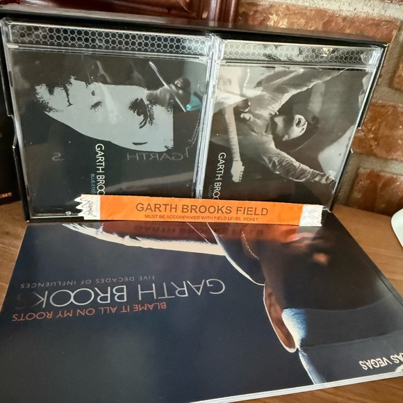 Garth Brooks' "Blame It All on My Roots: Five Decades of Influences" box set - Picture 6 of 8